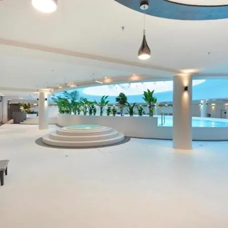 Hanza Tower Family 20 & Pool & Jacussi * Stettin